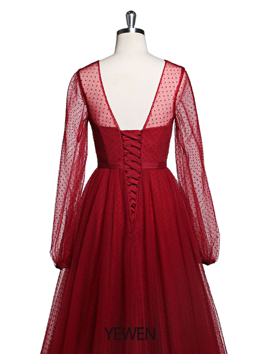 Langärmliges Ballkleid mit Rundhalsausschnitt und gepunktetem Tüll für Fotoshootings 