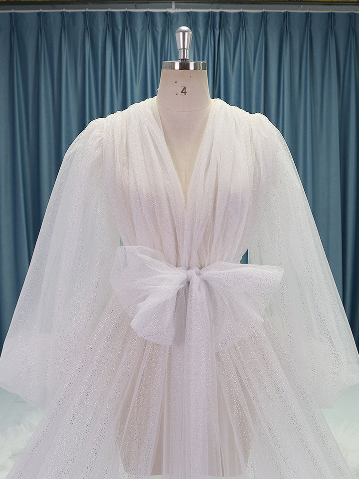 Schimmerndes Glitzer-Tüll-Brautkleid mit langer Schleppe und Rüschen 