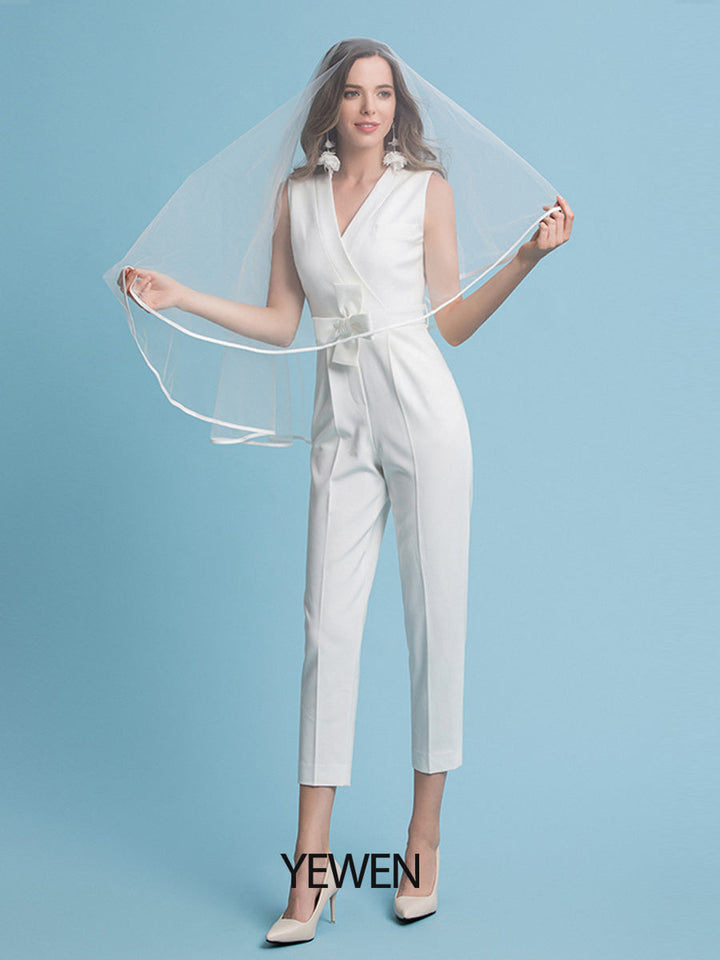 Elegante Jumpsuits Brautkleider V-Ausschnitt Bodenlang Chiffon Ärmellos Landhaus Übergröße mit Schärpen/Schleifen Applikationen 