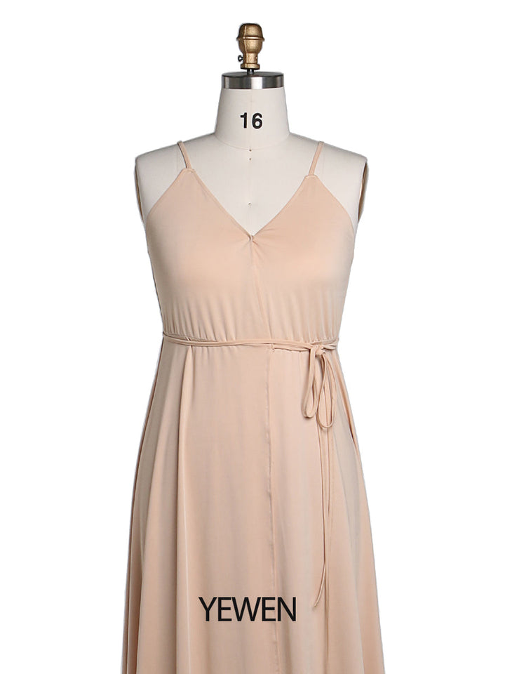 Schlichtes Slip-Kleid aus dehnbarem Stoff mit V-Ausschnitt YEWEN 