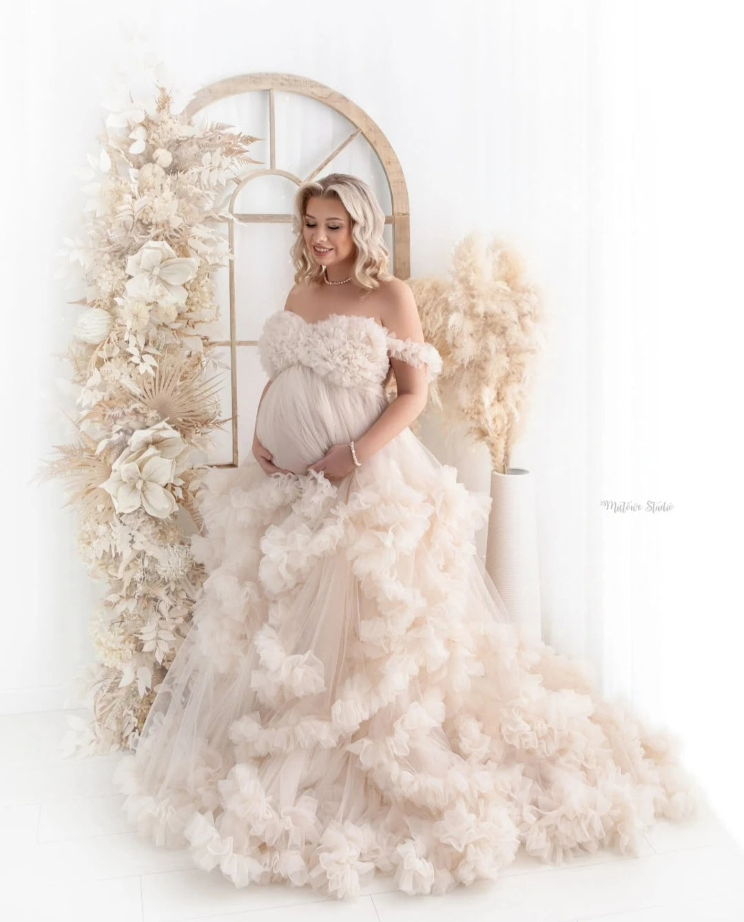 Tiefer V-Ausschnitt, Tüll, volle Rüschen, rückenfreies Wolkenkleid, Umstandskleid für Fotoshooting