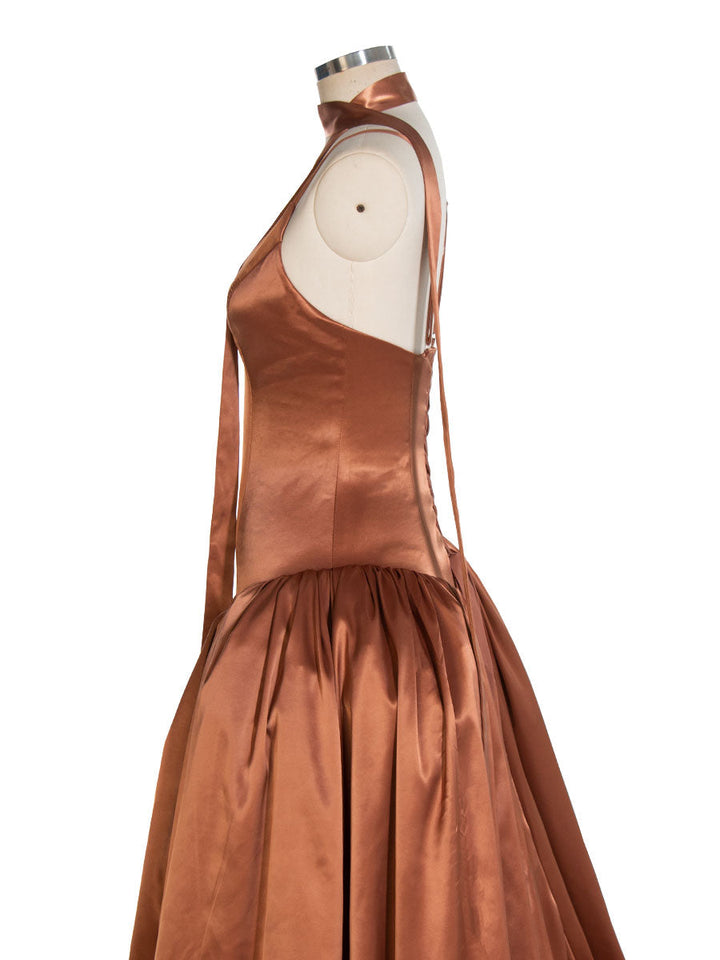 Braunes langes Seidensatinkleid mit gerafftem Rockdetail, Partykleid YW240026 