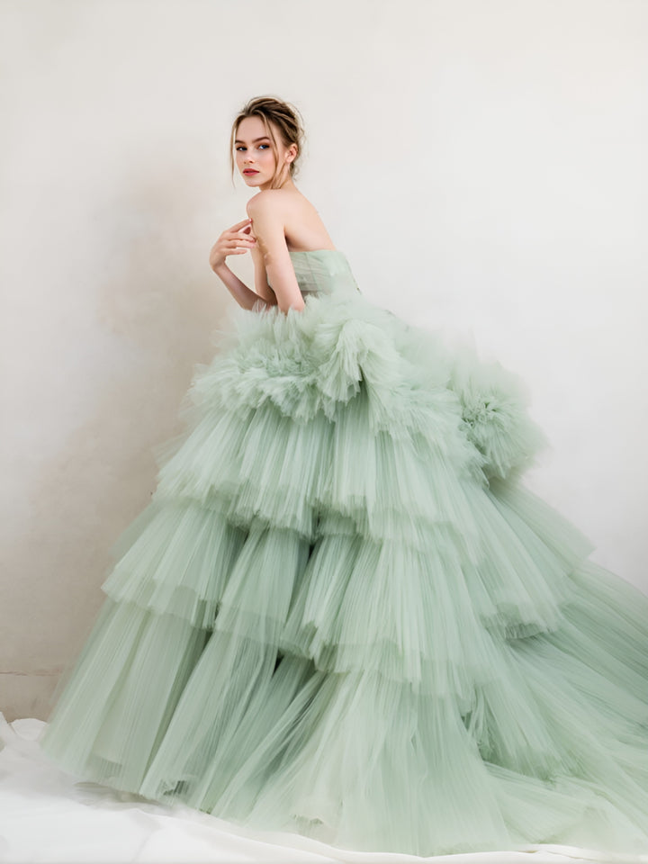 Plissiertes, tüllfarbenes Hochzeitskleid, nicht traditionelles Hochzeitskleid, Brautkleid aus Tüll für Fotoshootings 