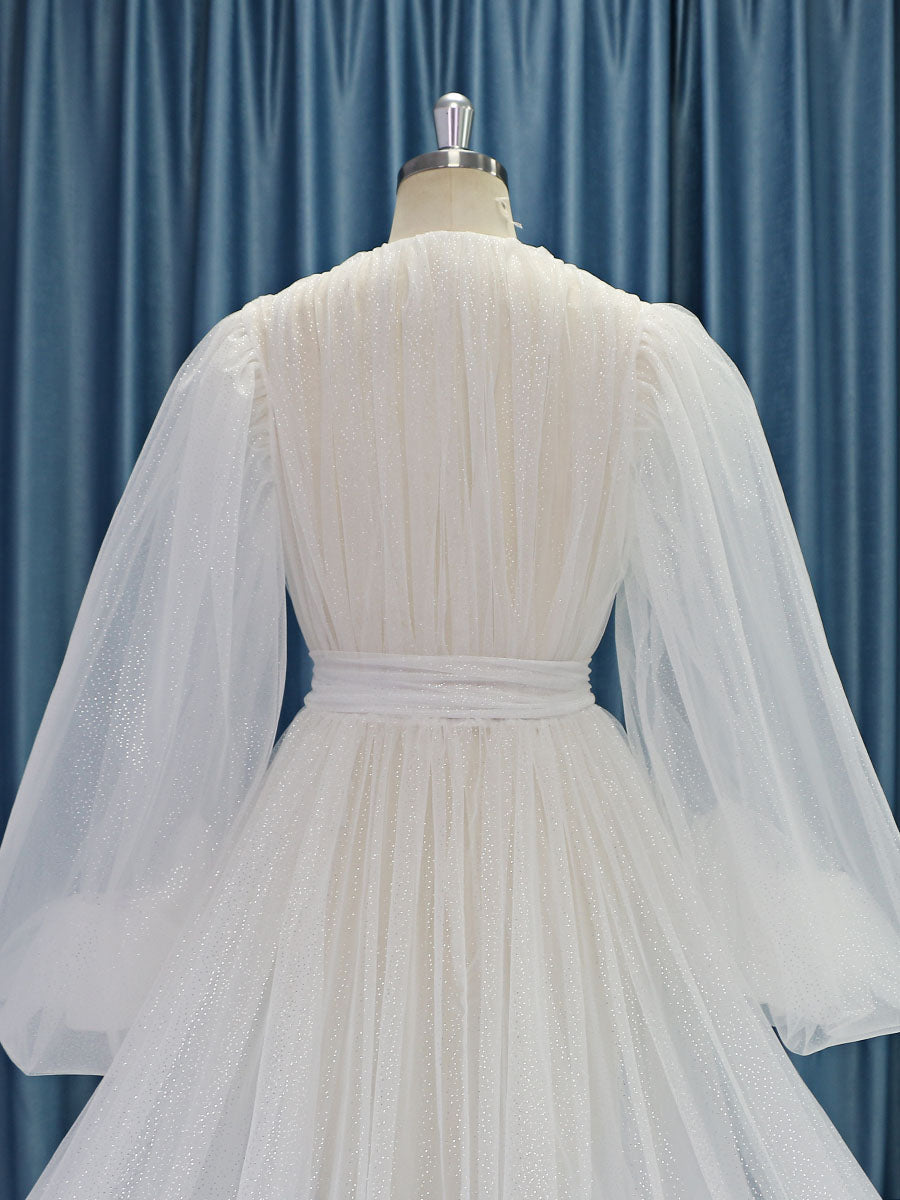 Schimmerndes Glitzer-Tüll-Brautkleid mit langer Schleppe und Rüschen 