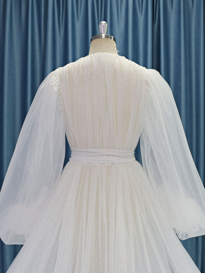 Schimmerndes Glitzer-Tüll-Brautkleid mit langer Schleppe und Rüschen 