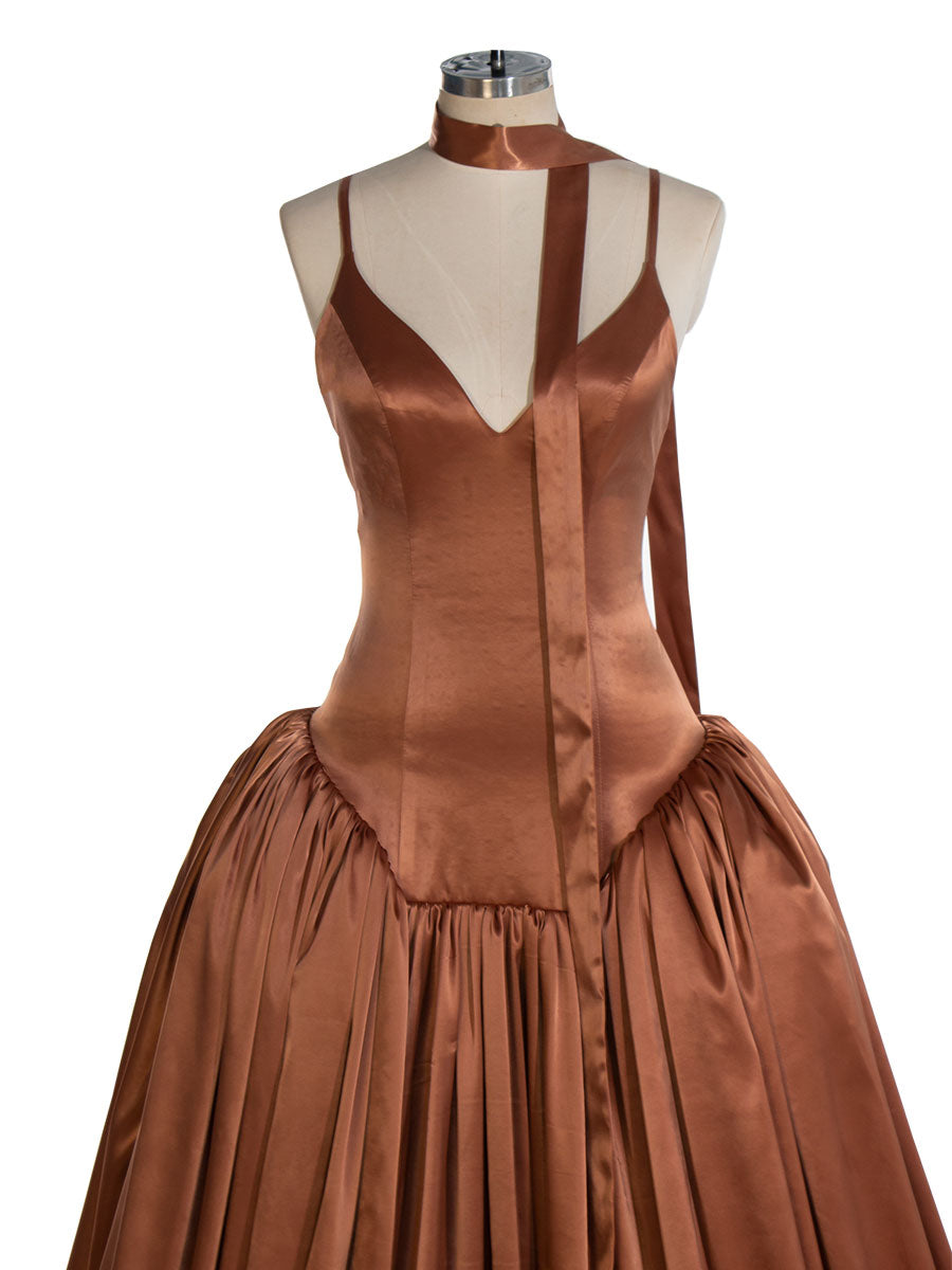 Braunes langes Seidensatinkleid mit gerafftem Rockdetail, Partykleid YW240026 