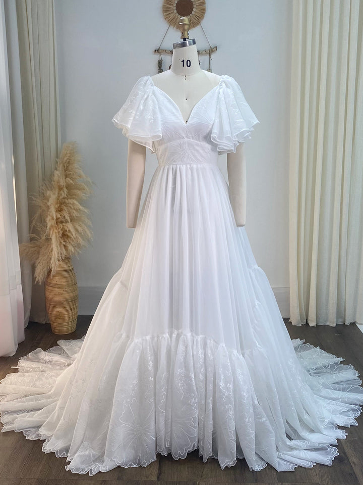 V-Ausschnitt Besticktes Bohemian Spitzen Brautkleid Boho Maxikleid für Hochzeiten YW240080-1