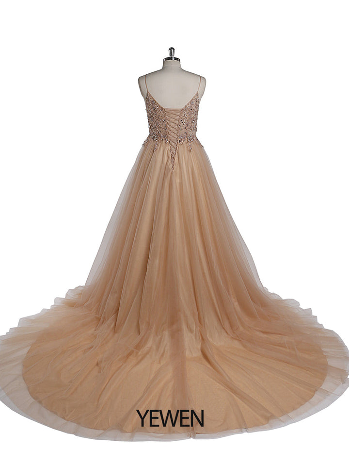 Sexy Partykleid mit Perlen besetztem Spaghettiträger, rückenfreies Maxikleid aus Tüll mit 60 cm Schleppe