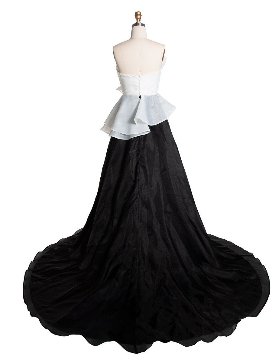 color of the wedding dress
