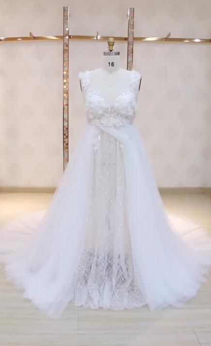 dress for pre wedding photo shoot