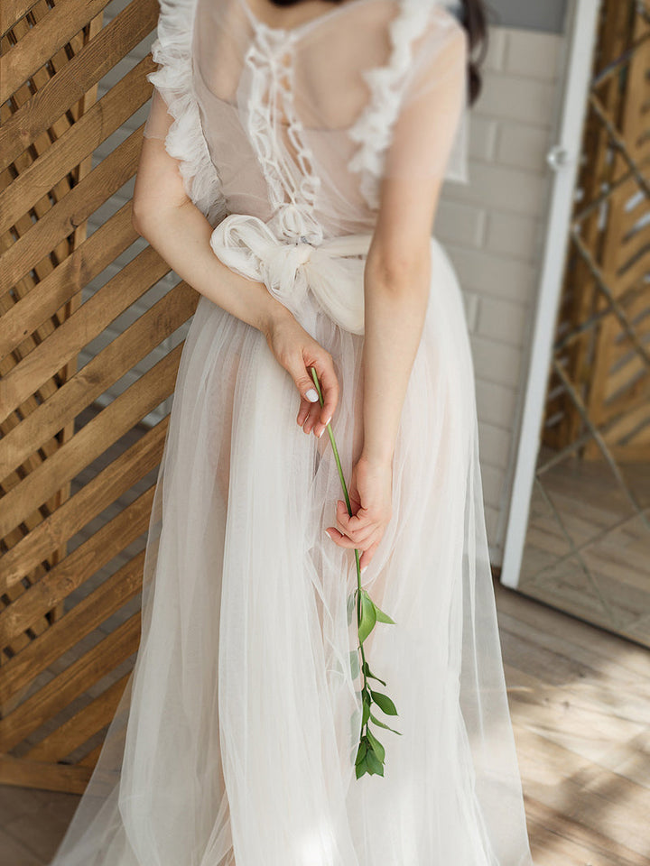Weißes Umstandskleid mit Rüschen und kurzen Ärmeln, Maxi-Partykleid