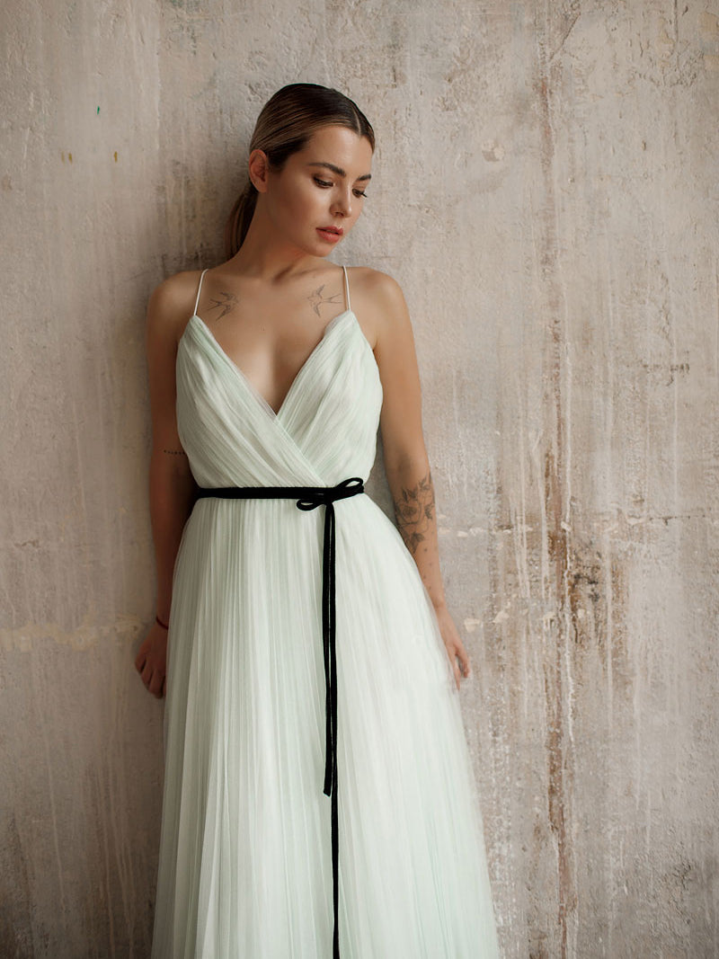 Ärmelloses, sexy, plissiertes Maxi-Wickel-Ballkleid mit V-Ausschnitt