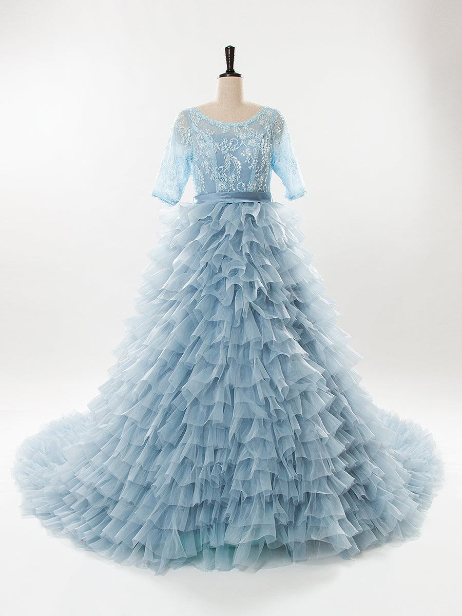 Hellblaues Umstandskleid mit Organza-Rüschen und Spitze und langen Ärmeln für Fotoshooting 