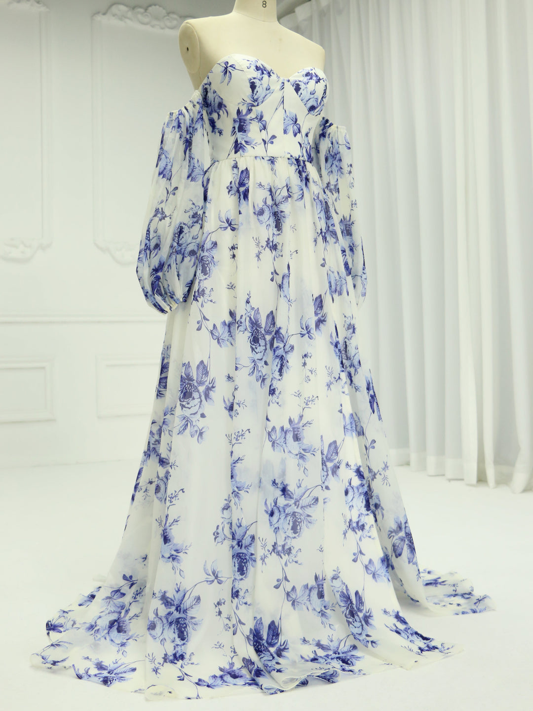 Off-Shoulder-Langarm-Ballkleid mit blauem Aufdruck YE2535 
