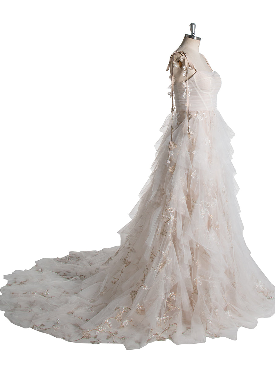 Farbige Spitze Kathedrale Brautkleider Romantische Wald Brautkleid Boho Fotoshooting Kleid YW240059 