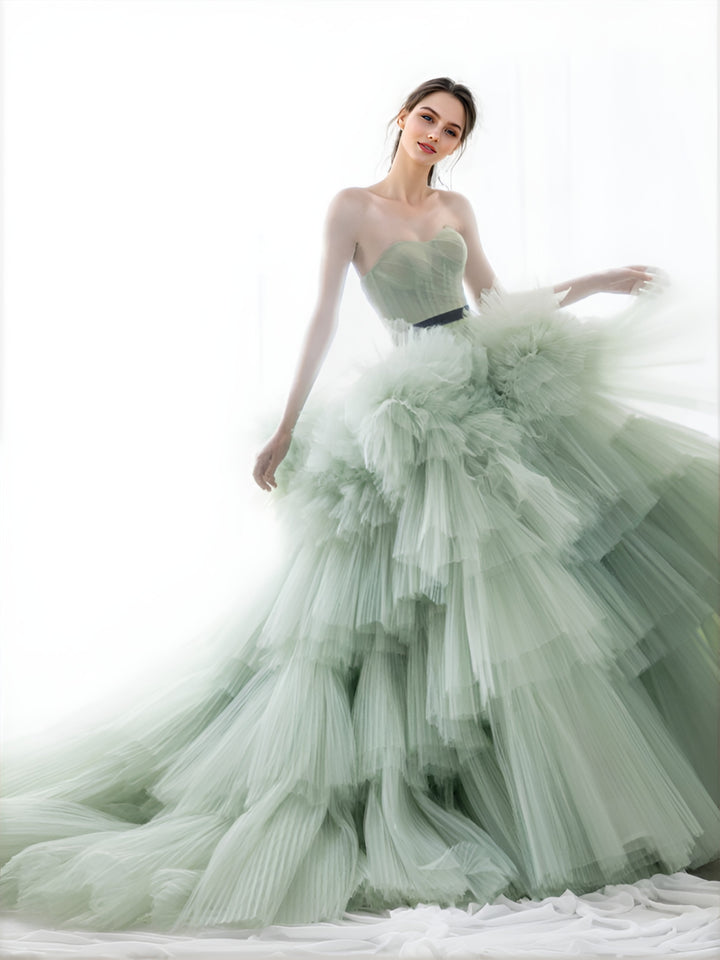 Plissiertes, tüllfarbenes Hochzeitskleid, nicht traditionelles Hochzeitskleid, Brautkleid aus Tüll für Fotoshootings 