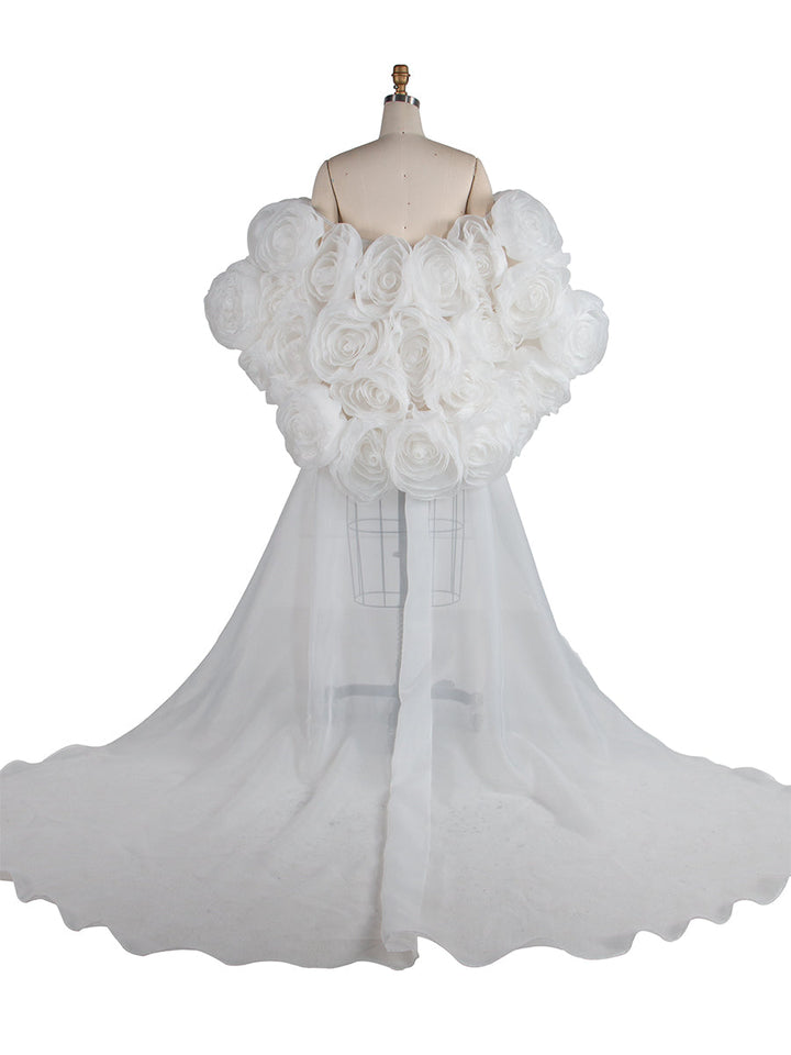 Wunderschöner handgefertigter kurzer Umhang mit 3D-Blumen und abnehmbarer Schleppe, eleganter Hochzeitsüberzug, Brautschal YW250028