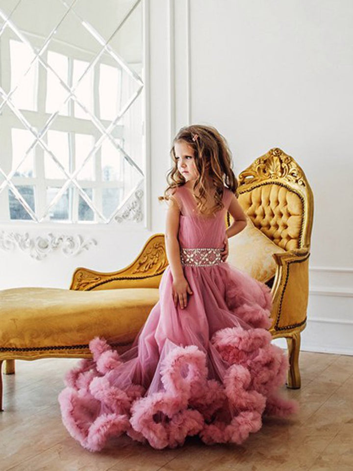 Ärmelloses Blumenmädchenkleid mit V-Ausschnitt und Rüschen