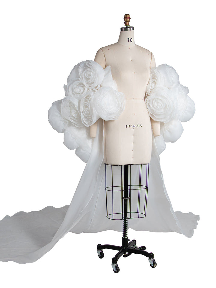 Wunderschöner handgefertigter kurzer Umhang mit 3D-Blumen und abnehmbarer Schleppe, eleganter Hochzeitsüberzug, Brautschal YW250028