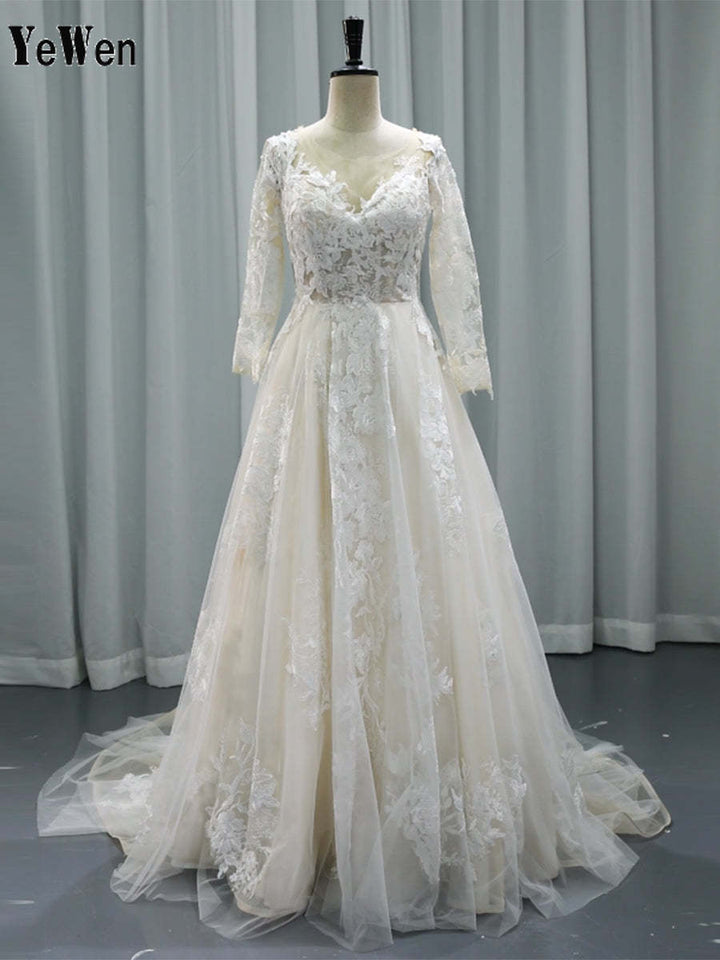 Einzigartiges Spitzen-Brautkleid mit Blumenstickerei und langen Ärmeln #24015